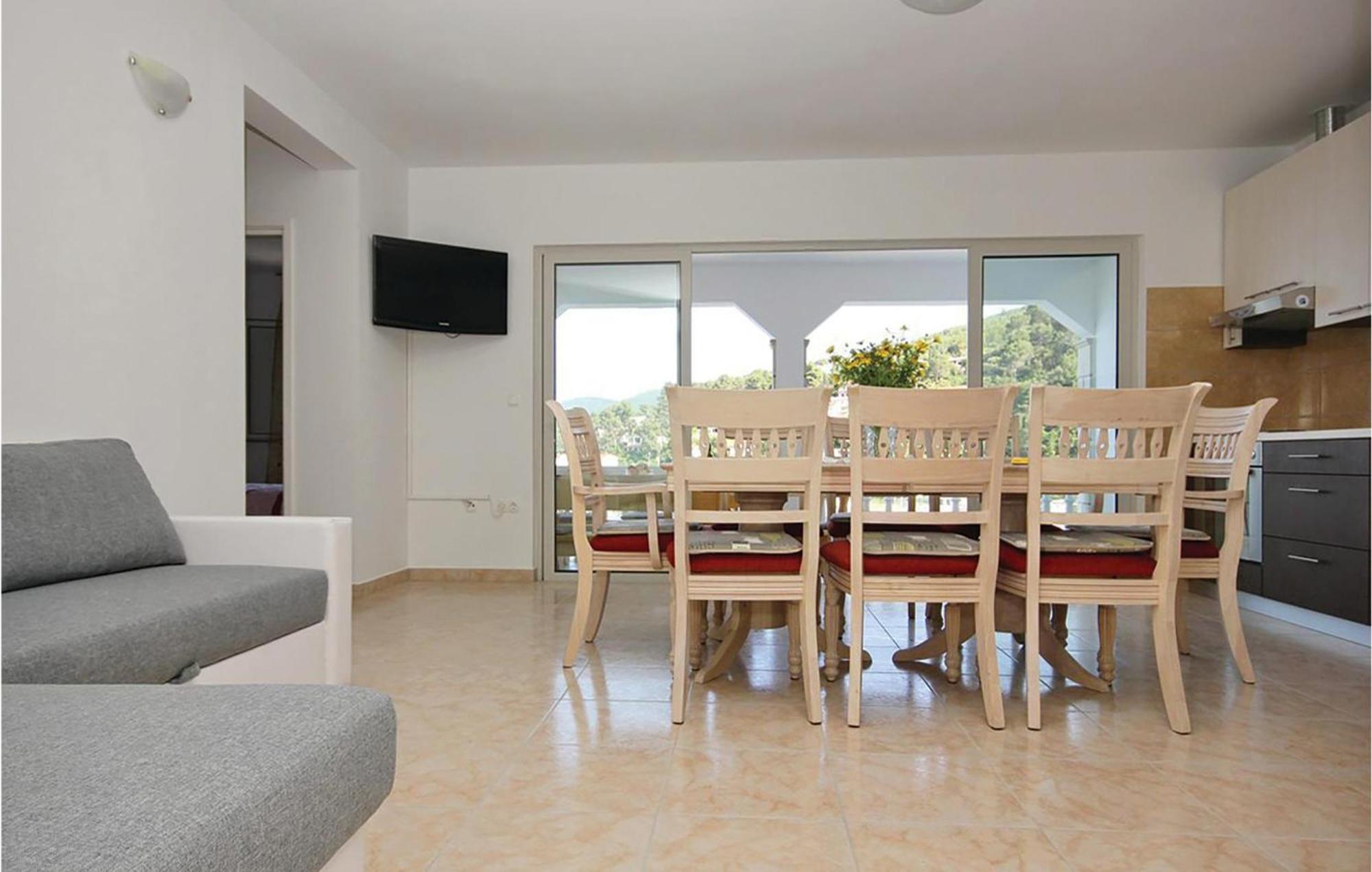 Cozy Apartment In Prigradica With House Sea View Exterior foto