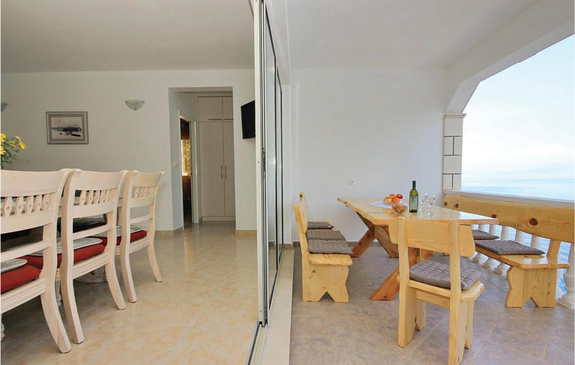 Cozy Apartment In Prigradica With House Sea View Exterior foto