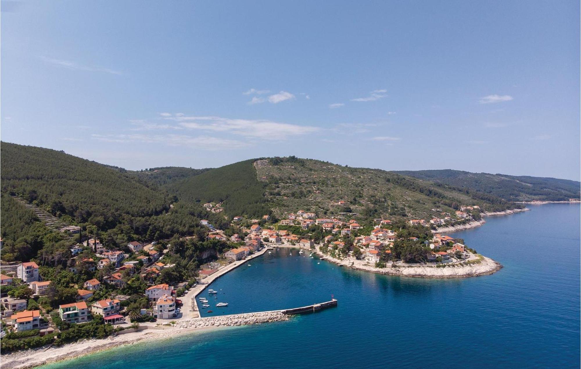 Cozy Apartment In Prigradica With House Sea View Exterior foto